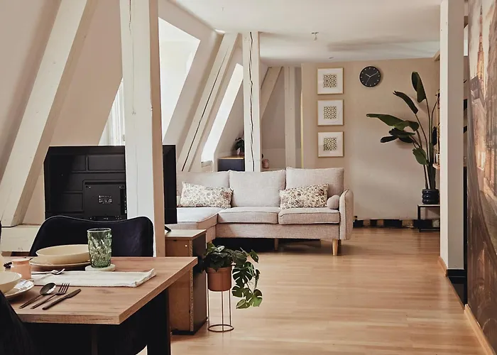 Elegantes Loft Mit 2 Etagen Im Koenigsviertel