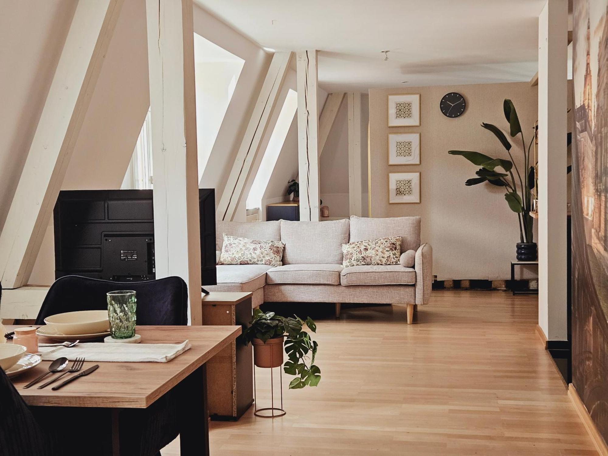 Elegantes Loft Mit 2 Etagen Im Koenigsviertel *
